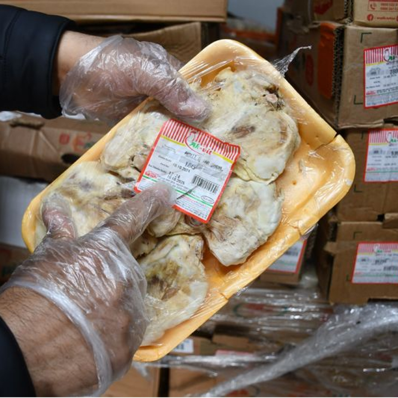 Tonlarca bozuk eti piyasaya süreceklerdi!