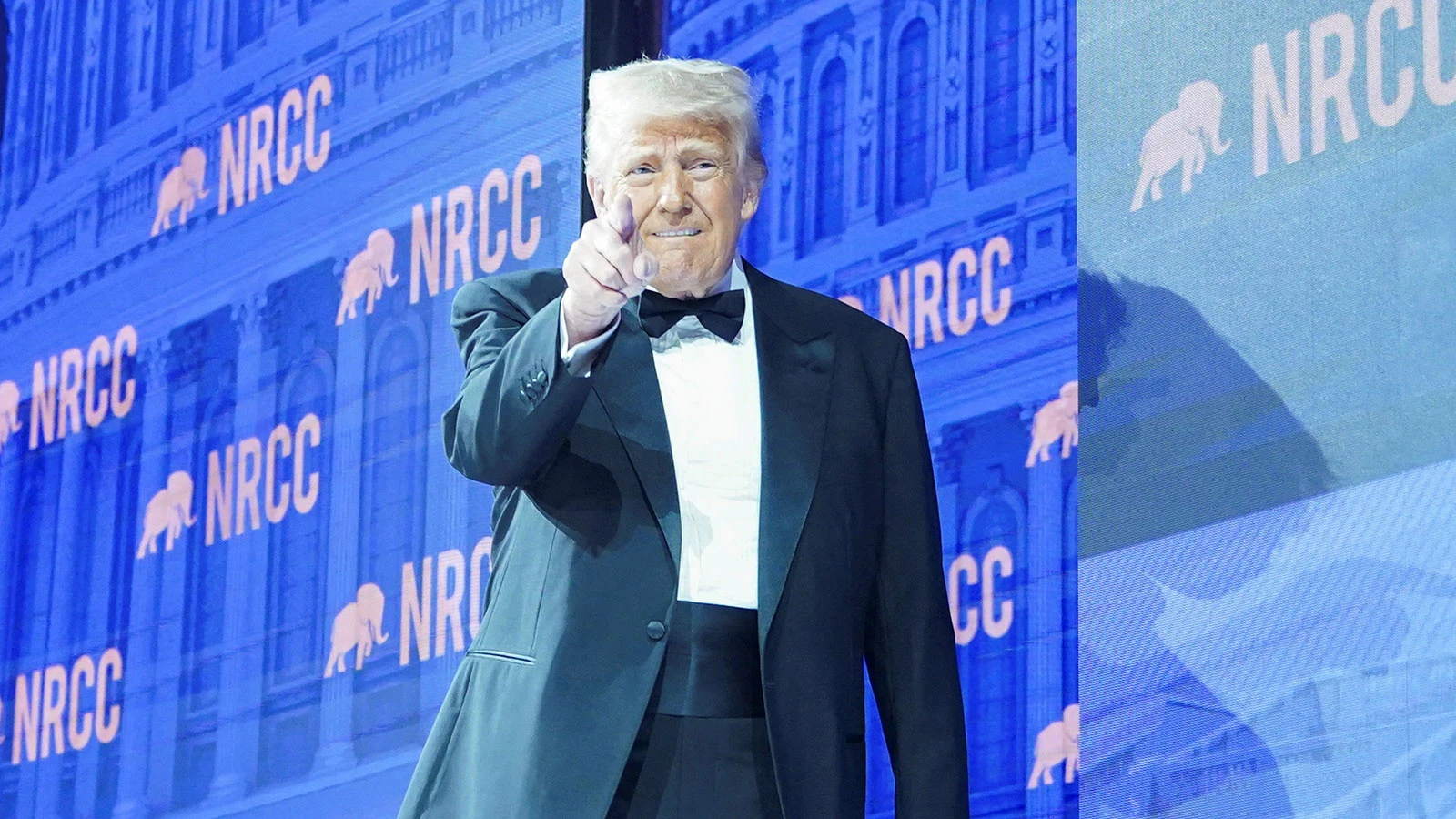 Çin'in misillemesinden sonra Trump'tan şirketlere çağrı