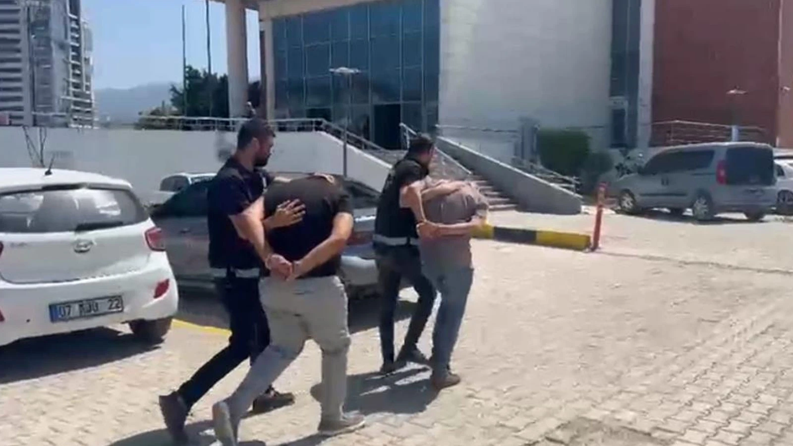 İskenderun’da asayiş operasyonunda 5 kişi gözaltına alındı