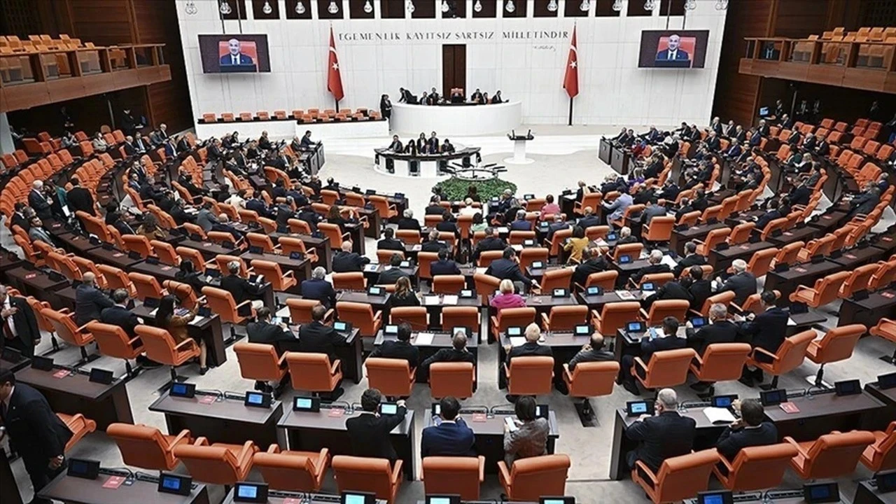 Milyonların gözü yarın Meclis'te! En düşük emekli aylığı yükseltilecek mi?