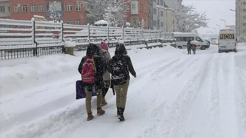 Erzurum'da 3 ilçede eğitime kar engeli