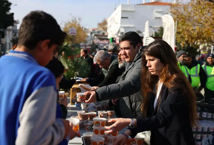Çeşme'de Gülşah Durbay için hayır yemeği dağıtıldı