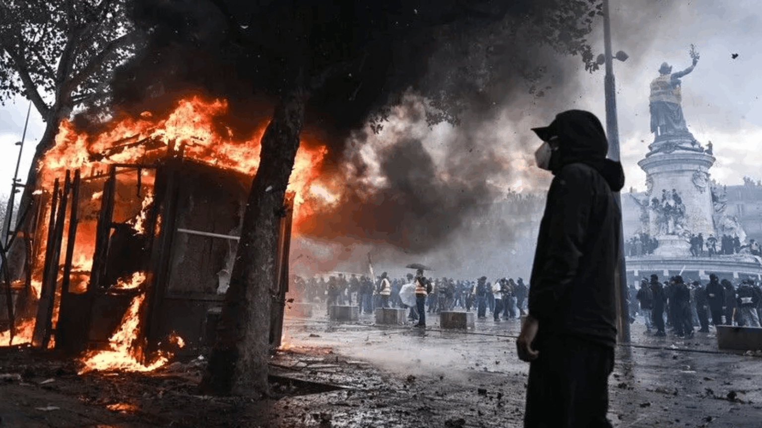 Fransa'da Sarı Yeleklilerin Eylemleri Kapsamında 174 Kişi Tutuklandı