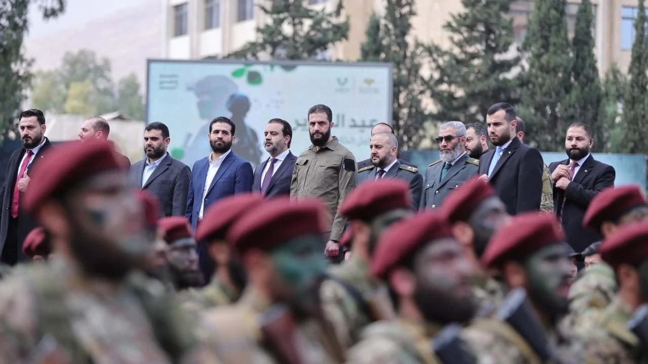 Suriye ordusundan halkı devrimin 1. yılına özel askeri geçit töreni