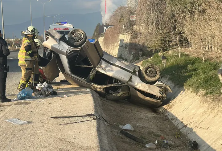 Kütahya’da takla atan otomobildeki 5 kişi yaralandı