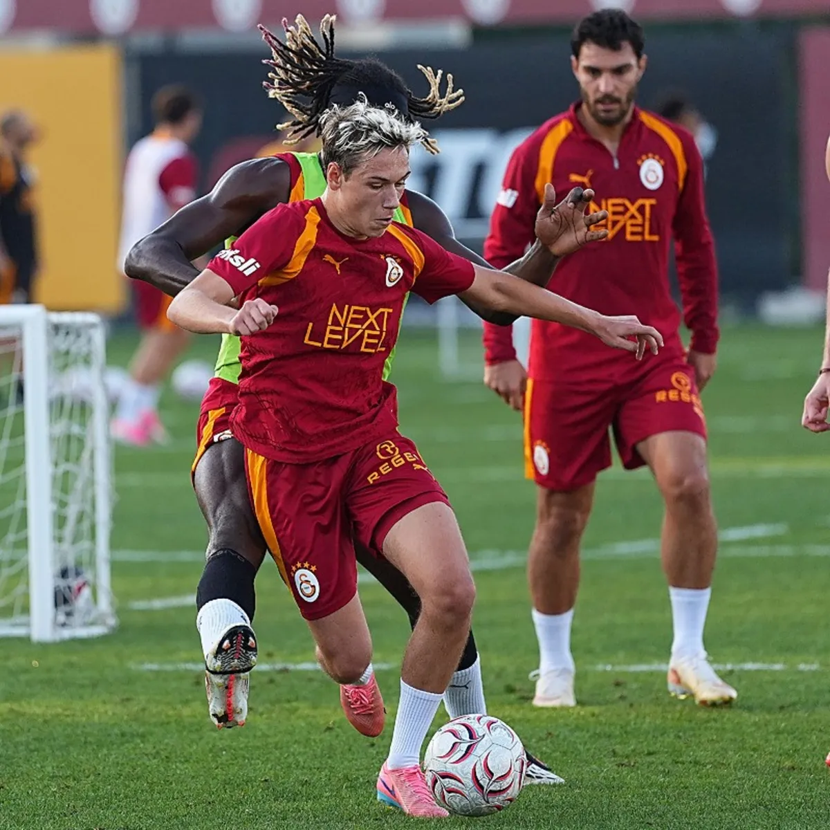 Galatasaray, Göztepe maçının hazırlıklarına başladı! Aleksey Batrakov ilk antrenmanına çıktı