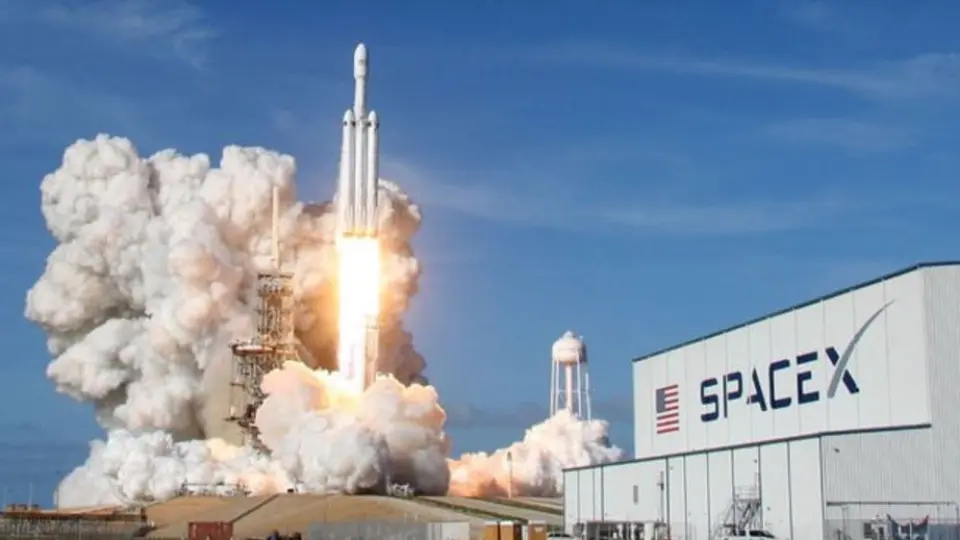 SpaceX, 7 bin 500 Starlink uydusu fırlatma onayı aldı 