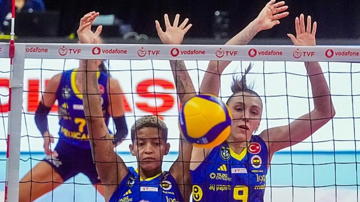 Fenerbahçe deplasmanda Eczacıbaşı Dynavit'i mağlup etti!