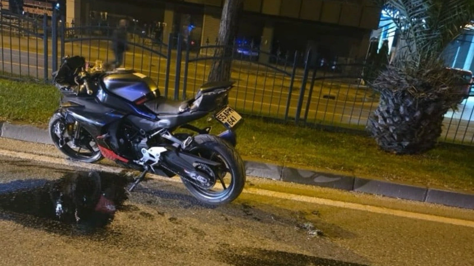 Samsun'da otomobille çarpışan motosikletli can verdi