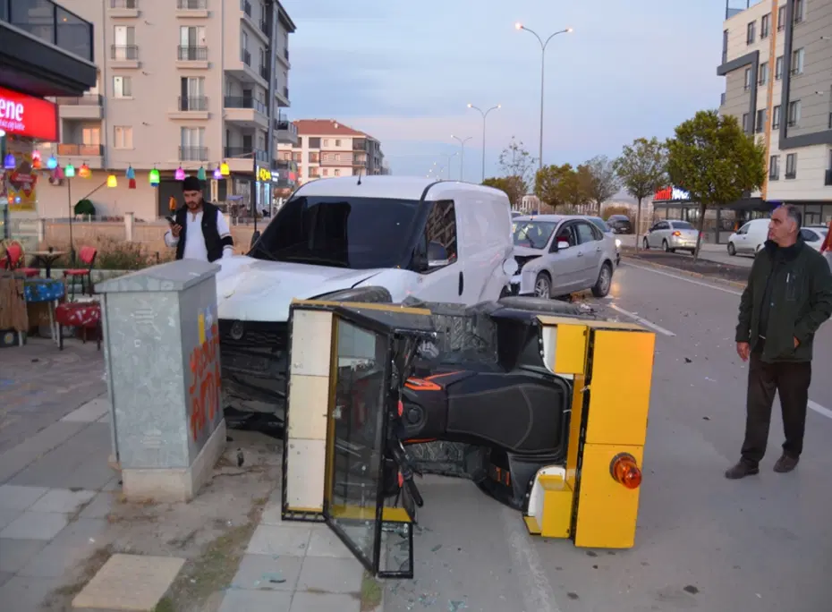 Park halindeki araçlara çarptı, "Beni morga götürün" dedi