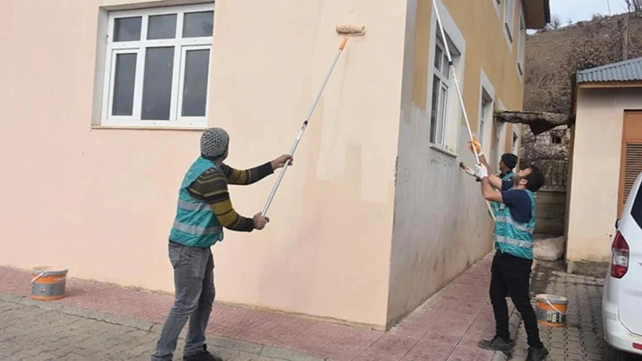 Denetimli serbestlik yükümlüleri okulların bakım ve onarımını yaptı
