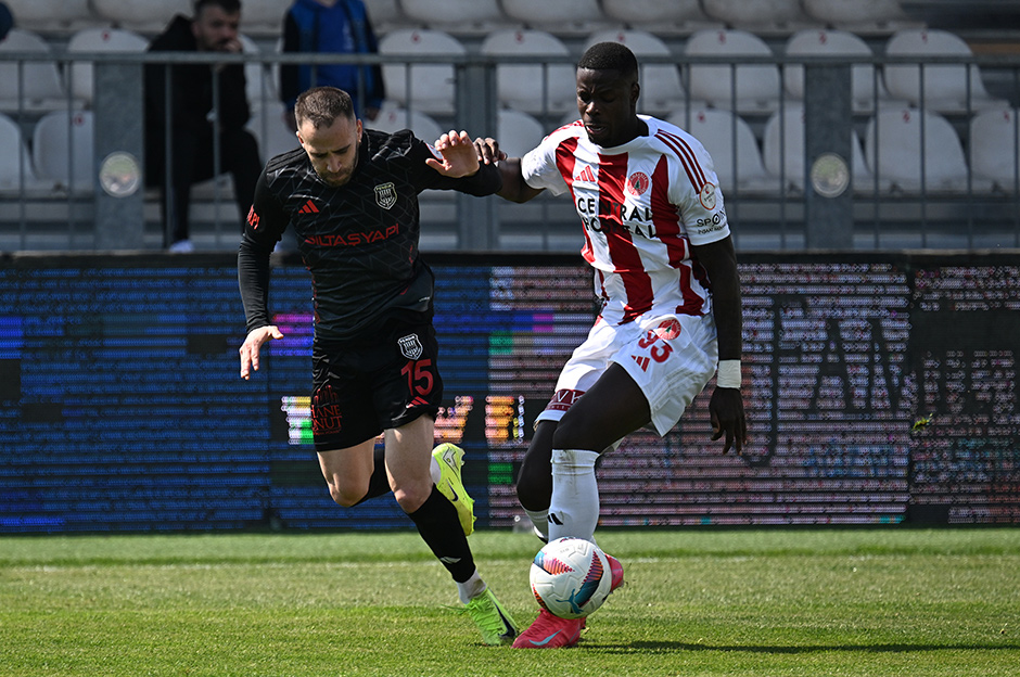 Ümraniyespor - Pendikspor maçından gol sesi çıkmadı