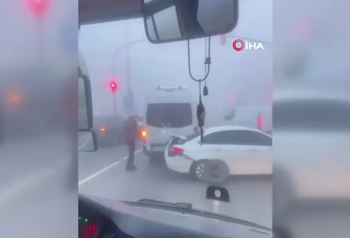 Ankara'da yoğun sis kazaya neden oldu: 4 araç birbirine girdi