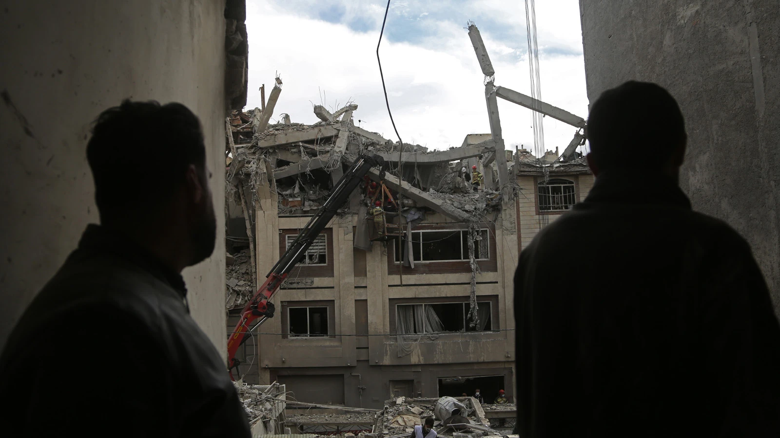 ABD-İsrail, Tahran'ı bombalıyor: Çok sayıda can kaybı var