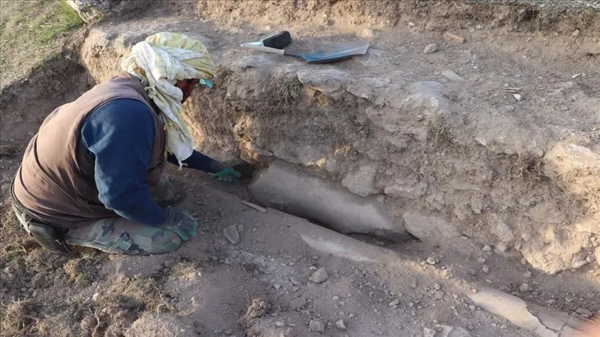 Blaundos Antik Kenti'nde 1800 yıllık heykel bulundu
