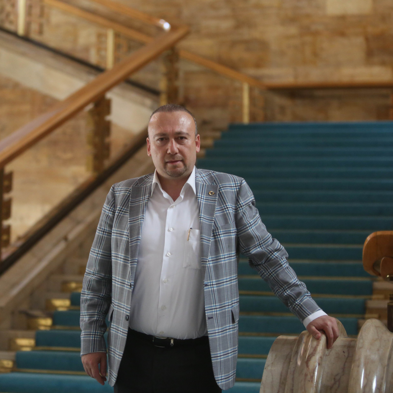 Uşak Belediye Başkanı Yalım ve 8 kişi tutuklandı