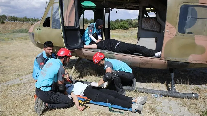 Van'da "helikopter kazasında arama kurtarma tatbikatı" yapıldı
