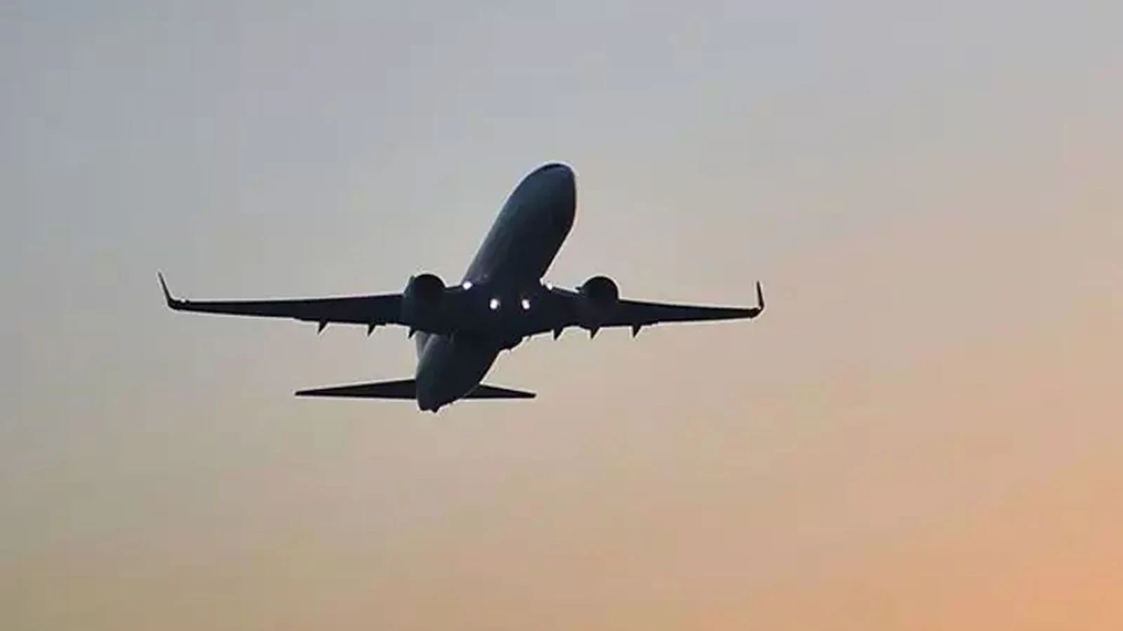 Büyük panik! Yolcu uçağı havda arızalandı!