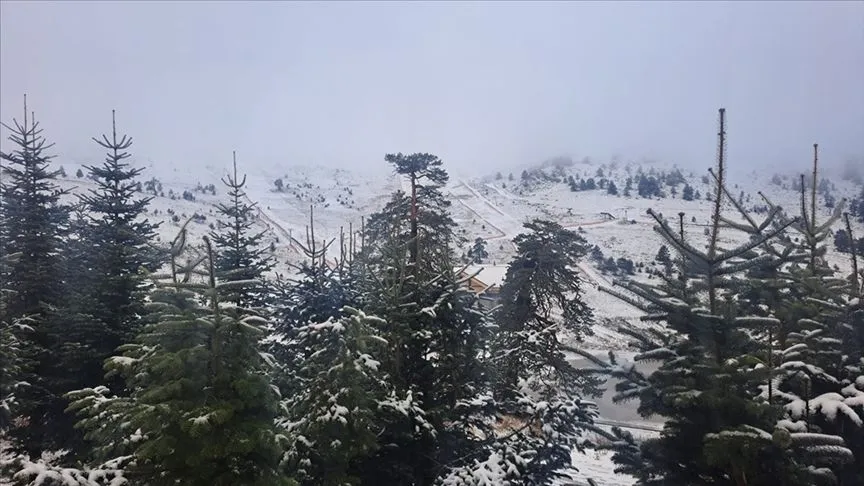 Bolu'nun yüksek kesimlerine kar yağdı
