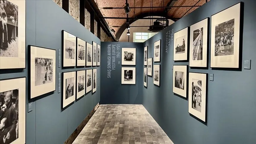 "Robert Capa-Gerçek En İyi Fotoğraftır" sergisi Ara Güler Müzesi'nde açıldı
