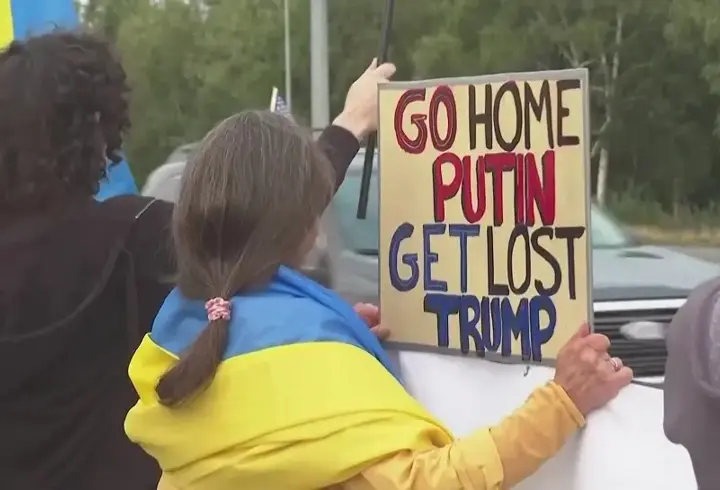 Trump-Putin zirvesi öncesi protesto: Binlerce Alaskalı sokaklarda Ukrayna için eylemde
