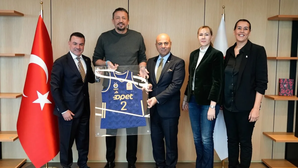 Fenerbahçeli yöneticiler, TBF Başkanı Türkoğlu'nu ziyaret etti!