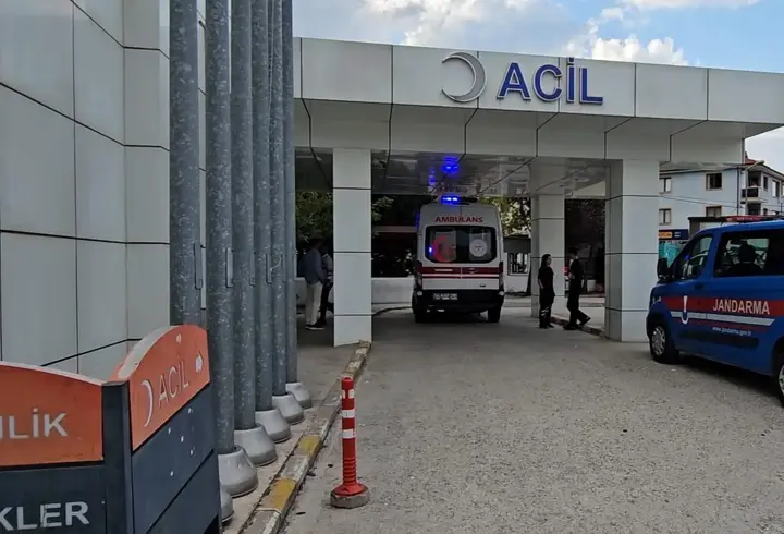 Sakarya’da, maskeli şüphelilerin silahlı saldırısına uğrayan 2 kişi yaralandı