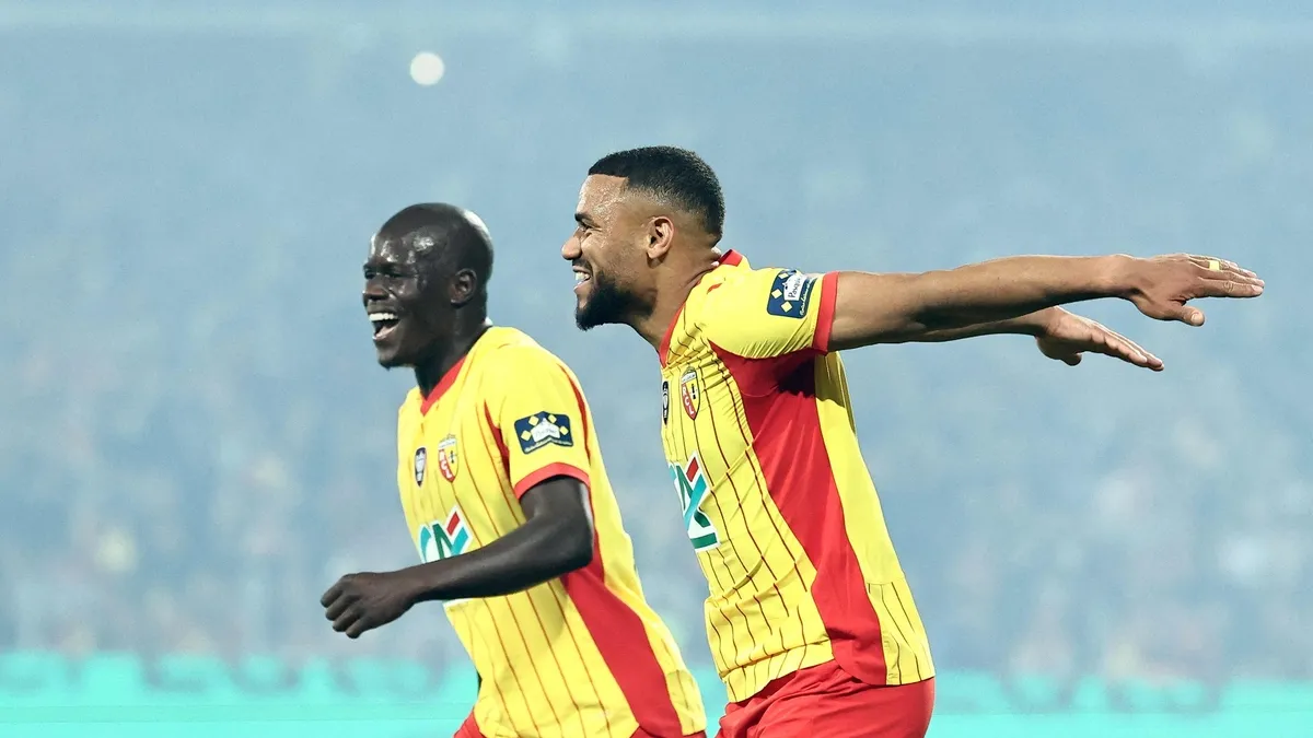 Fenerbahçe'den stoper bombası! Kanarya'nın eski aşkı alevlendi