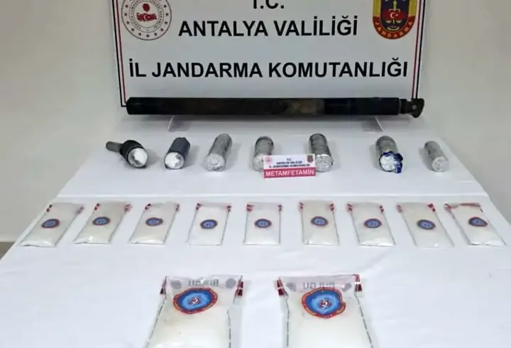 Otomobilin şaftında 17 kilo metamfetamin ele geçirildi