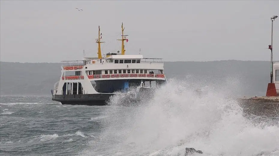 Marmara ve Ege'de fırtına. Feribot seferleri iptal edildi