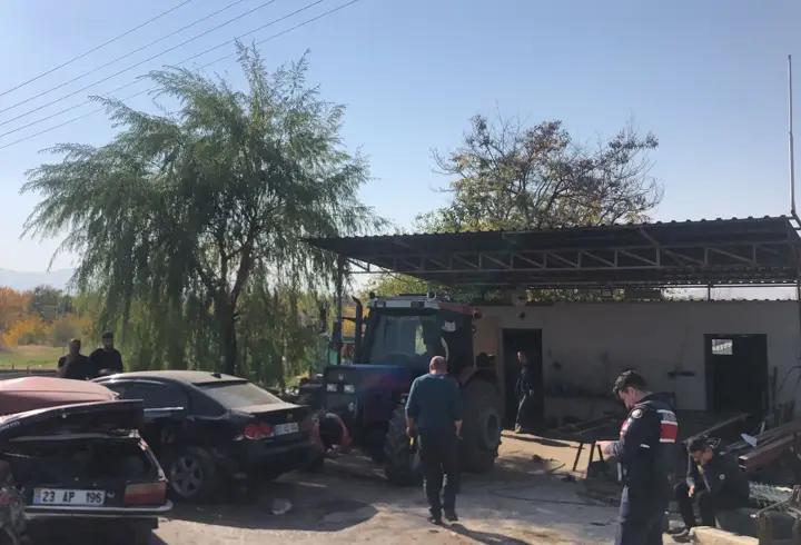 Elazığ’da kamyonla çarpışan otomobilin sürücüsü öldü