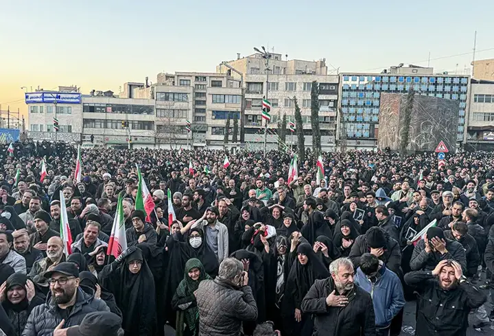 İran'da şimdi ne olacak? Tahran'da kuyruklar, kaçış ve sessiz korku