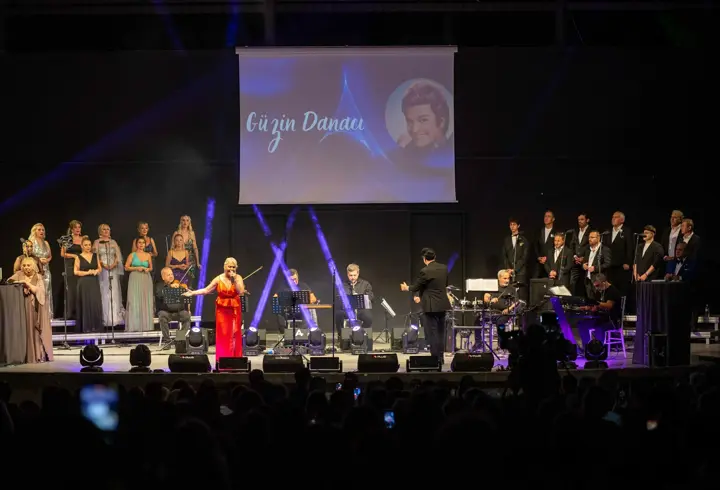 Sanat Güneşi Zeki Müren Bornova'da şarkılarıyla anıldı