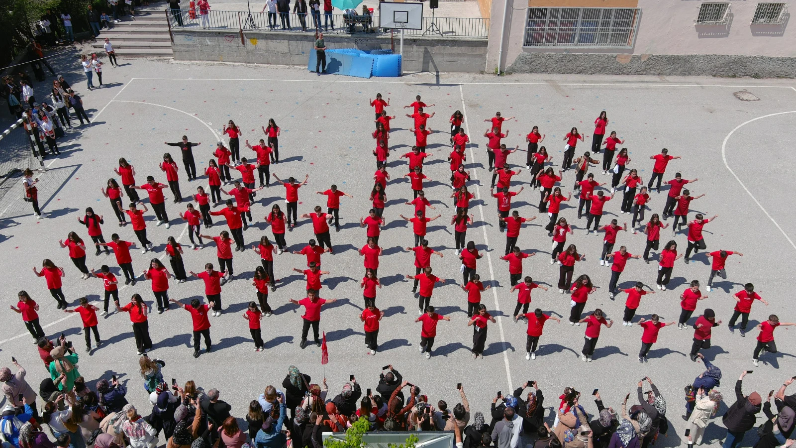 Kütahya’da 100'den fazla öğrenci harmandalı oynadı