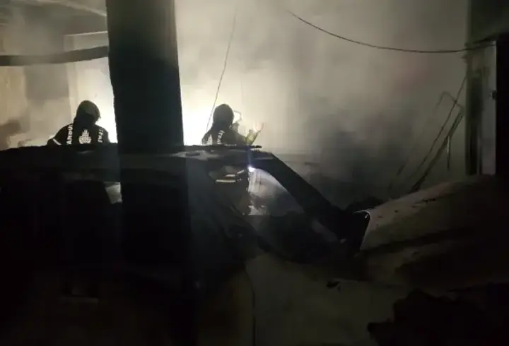 İstanbul'da kaporta boya dükkanında yangın: 4 araç küle döndü