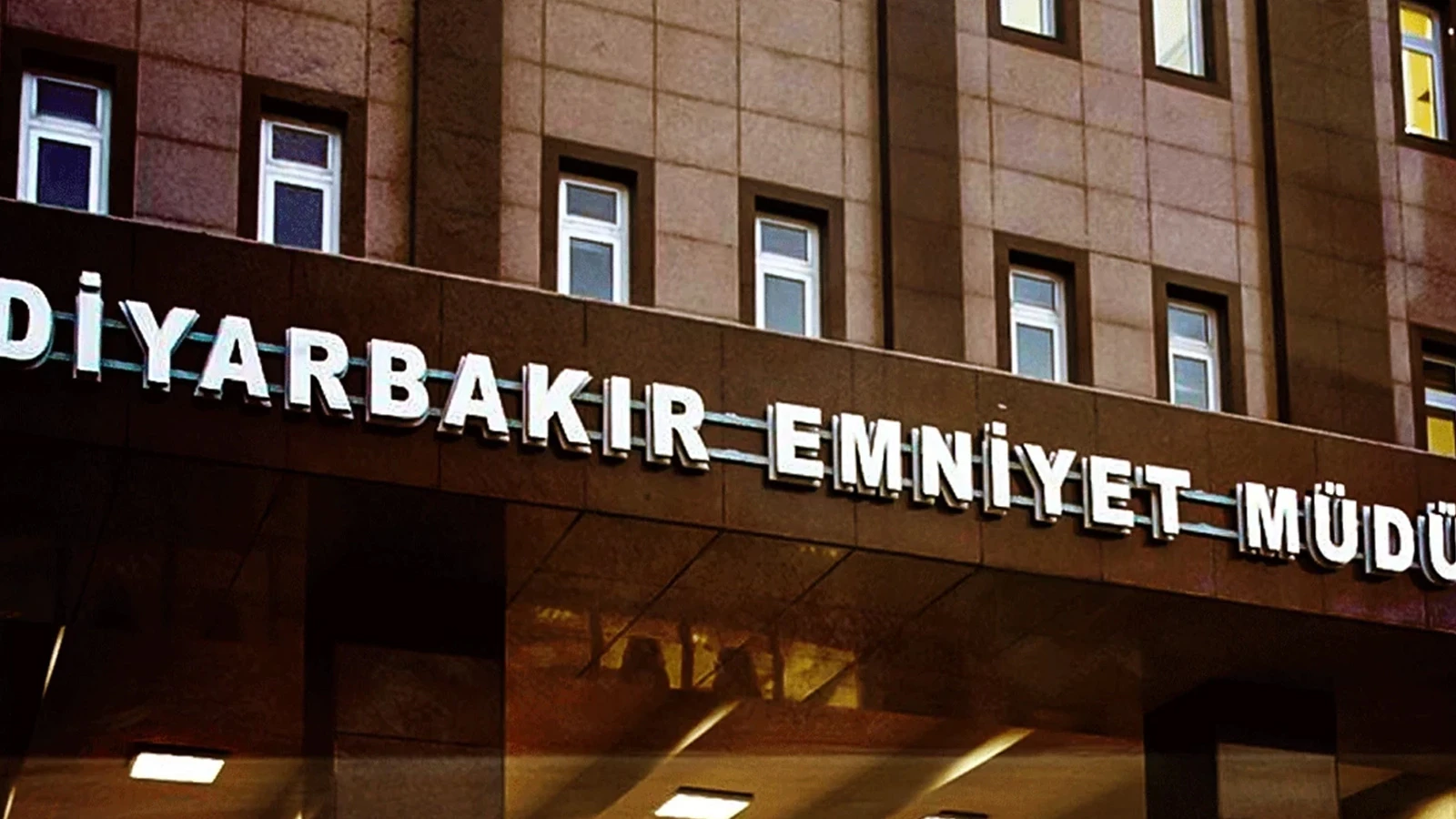 Diyarbakır Emniyet Müdürlüğü'ne saldırı girişimi: 13 şüpheli gözaltında