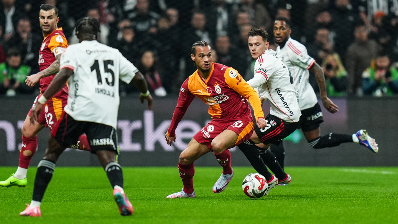 Derbide kırmızı kart gören Leroy Sane'nin cezası açıklandı