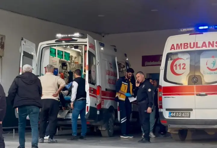Bıçaklı kavgada 2 kardeş yaralandı