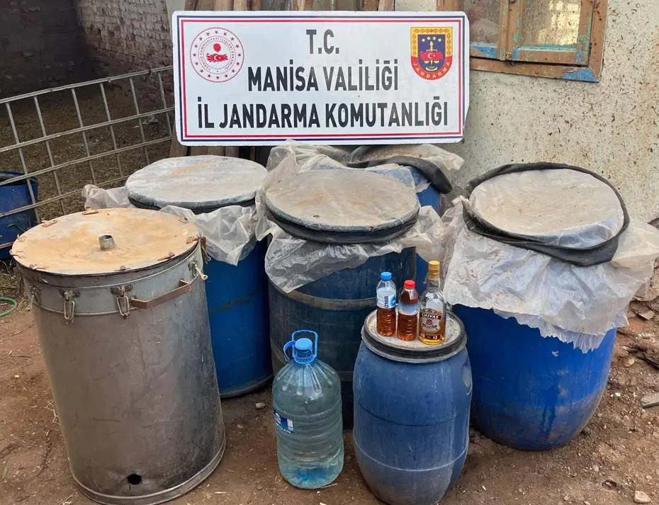 Manisa’da litrelerce sahte rakı ve viski ele geçirildi