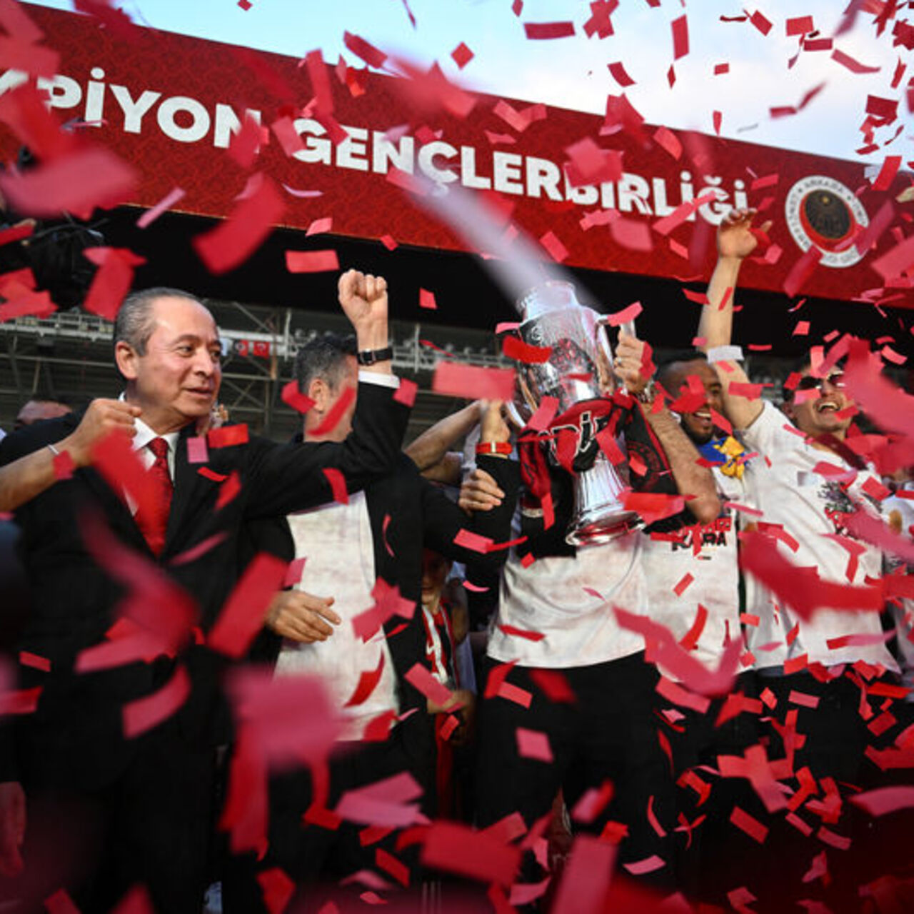 Gençlerbirliği'nden renkli kupa töreni!