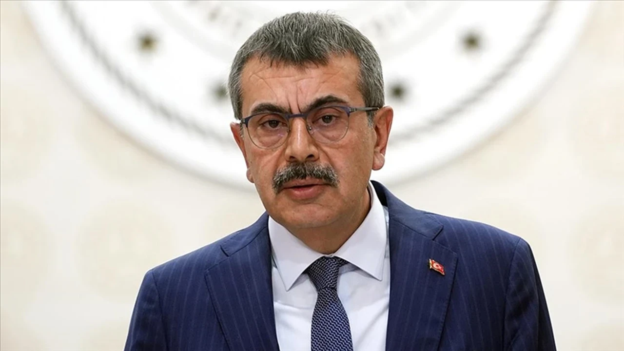 Bakan Tekin: YLSY burslarını FETÖ vesayetinden kurtardık