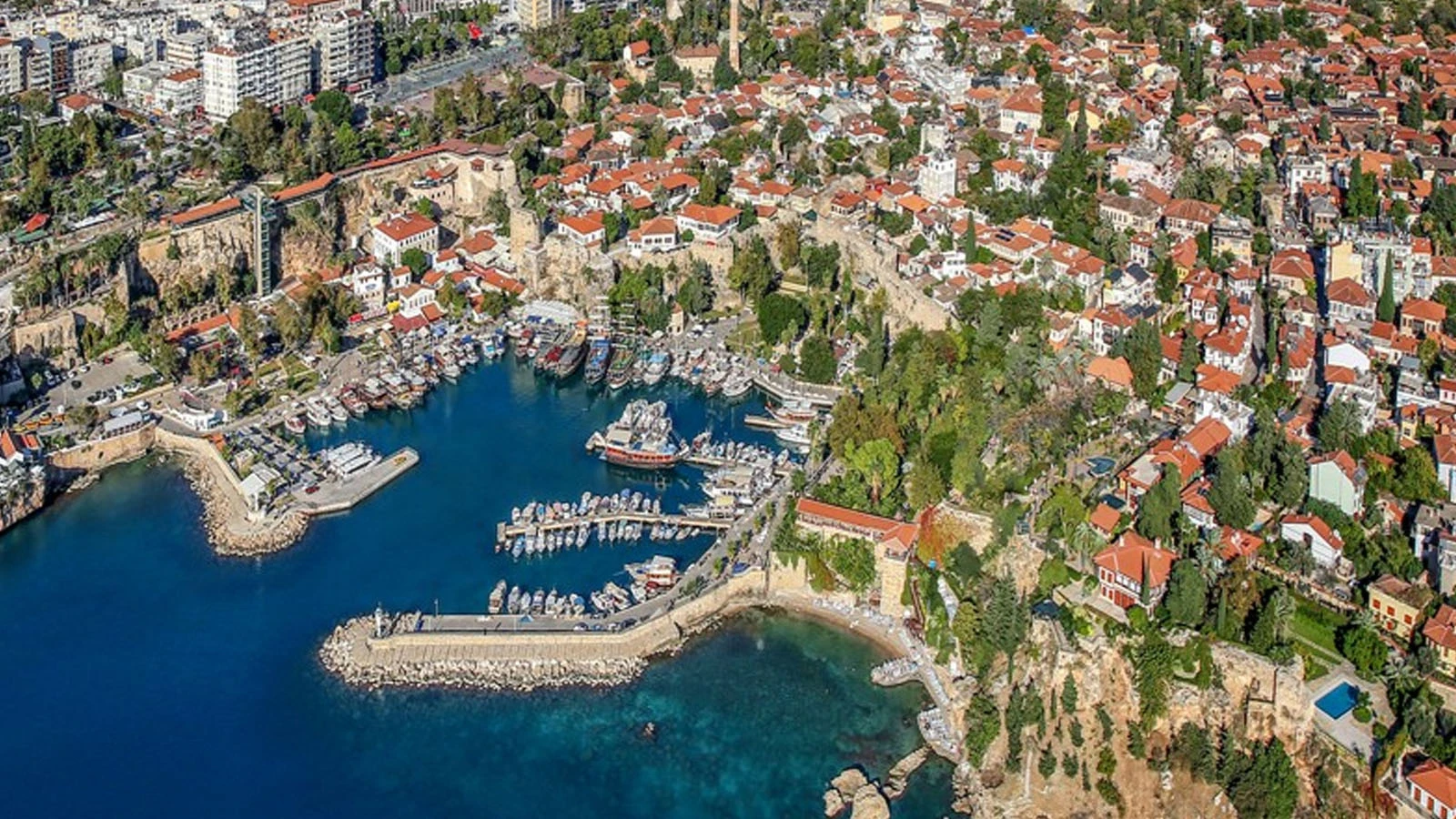 Antalya'da plaj girişinde 'fahiş ücret' tartışması! Valilikten açıklama geldi