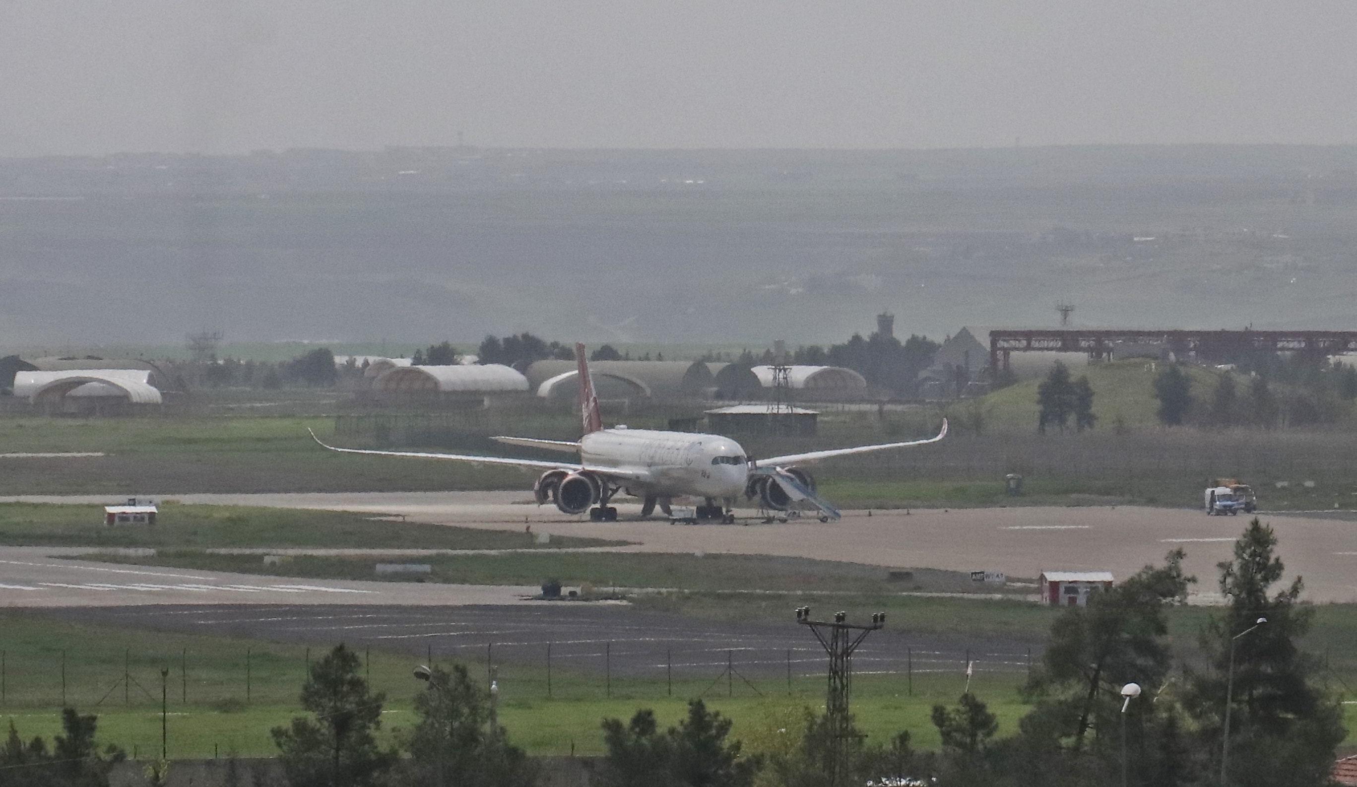 Diyarbakır’a acil iniş yapan uçak bir daha kalkış yapamadı