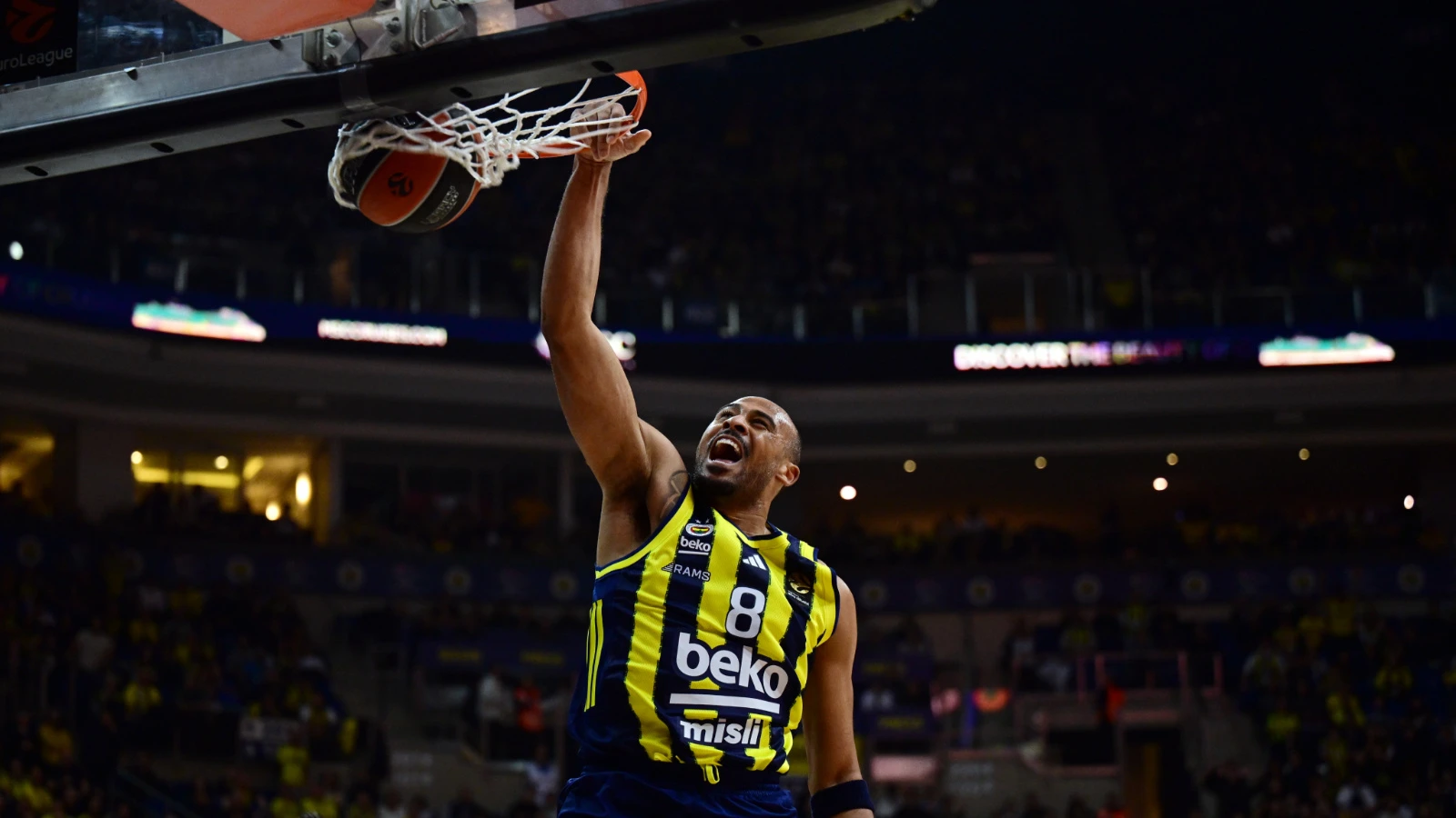 Fenerbahçe Beko, Emporio Armani'yi 87-72 mağlup etti