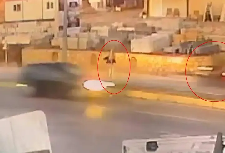 Motosikletin Çarptığı Yaya Öldü; Kaza Kamerada