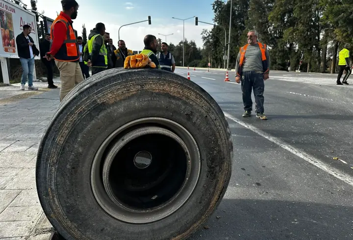 60 ton yük taşıyan TIR'ın tekeri koptu