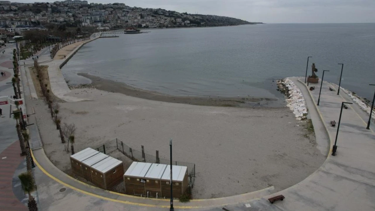 Büyükçekmece’de deniz 3 metre çekildi