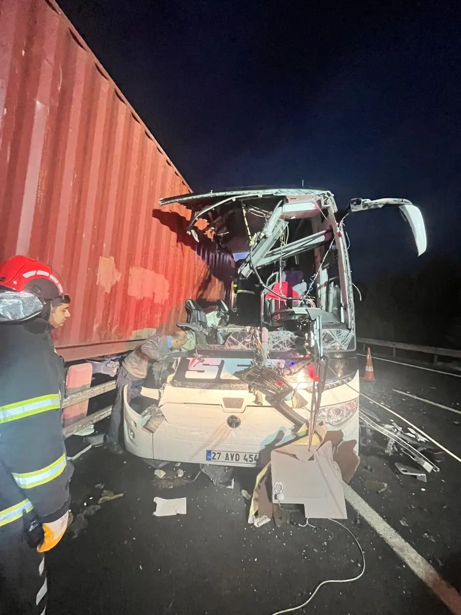 Osmaniye'de yolcu otobüsü TIR'a çarptı: 7 ölü