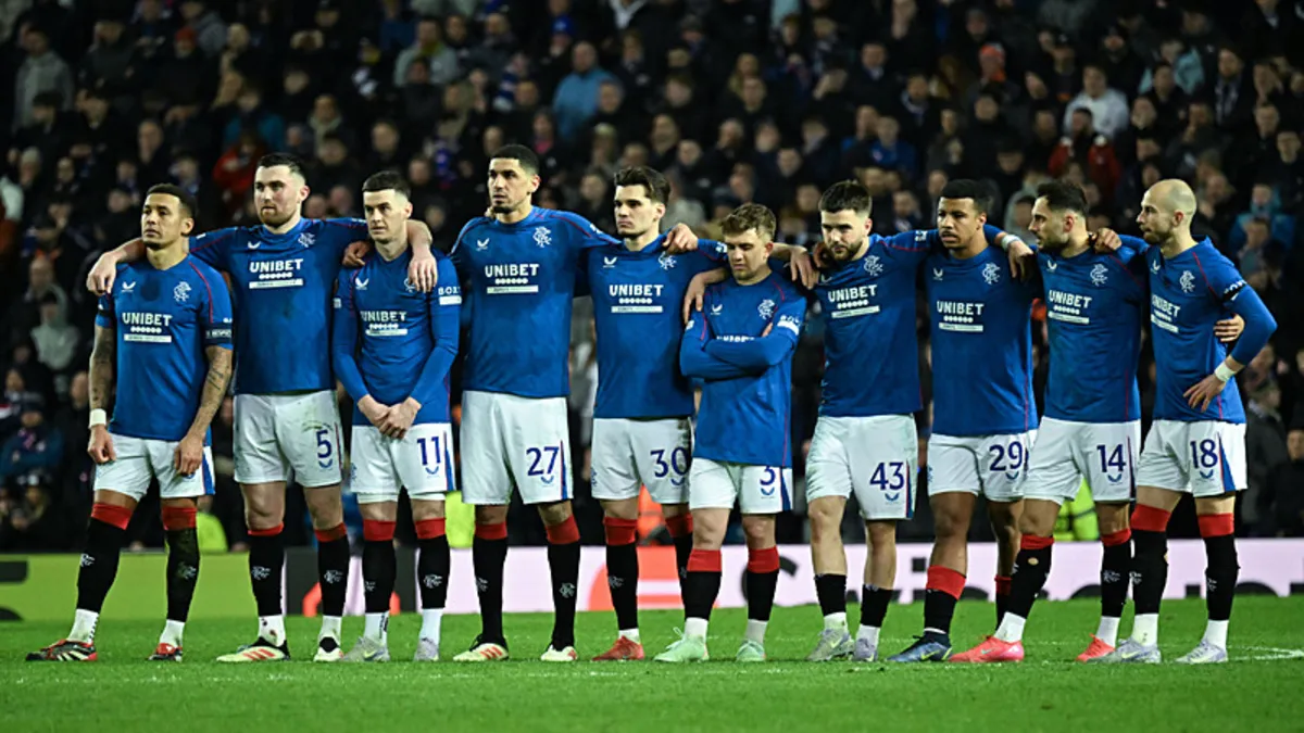 UEFA'dan Rangers'a tribün kapatma cezası! Fenerbahçe maçında açılan pankart...