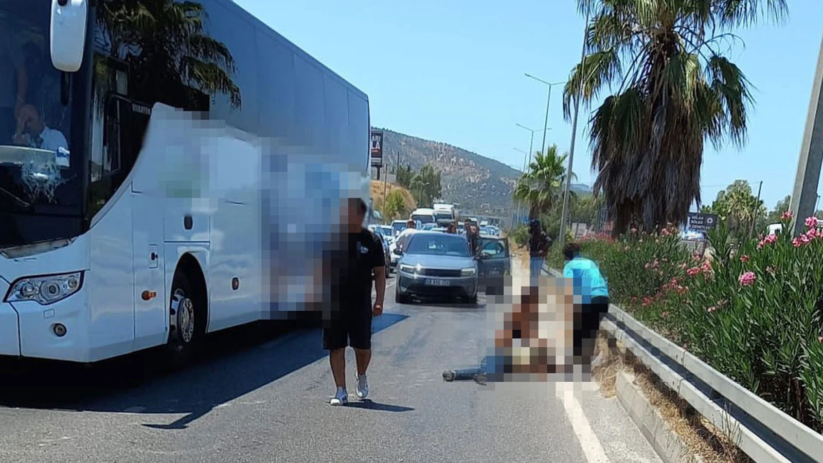 Otobanda otobüsün çarptığı yaya hayatını kaybetti